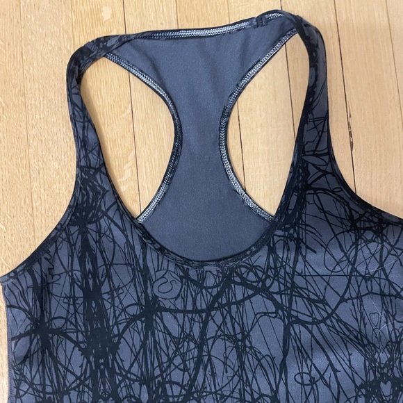 Lululemon Size 6 Pattern Tank - Picture 4 of 7